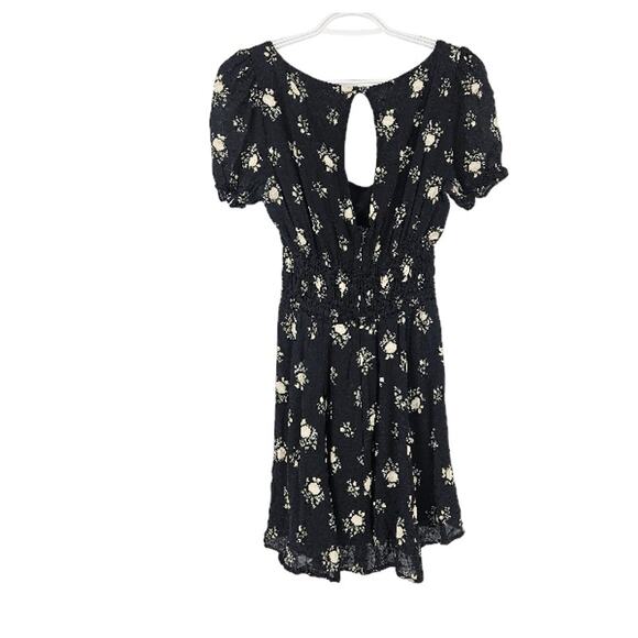 Reformation Dress Black Cream Floral Smocked Puff Sleeve Open Back Mini Size 8 - Picture 7 of 7